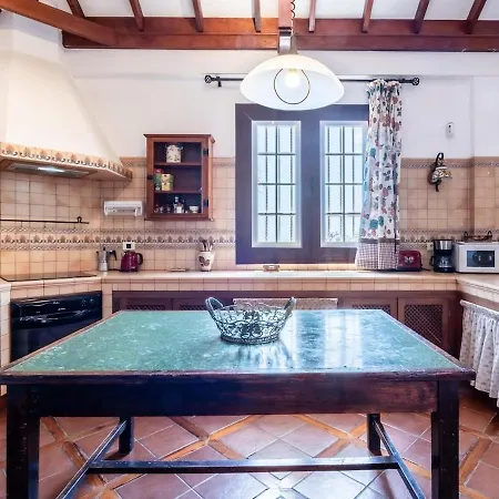 La Rueda Heated Private Pool, Billiard & Bbq Вилла