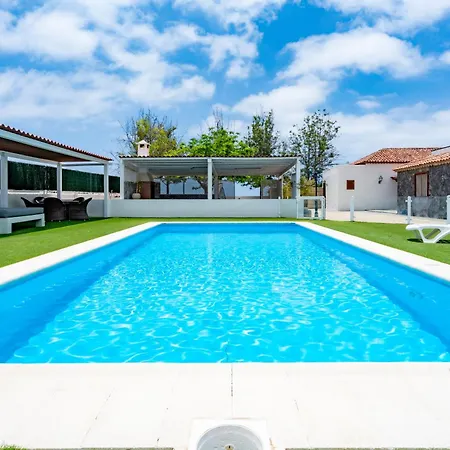 La Rueda Heated Private Pool, Billiard & Bbq Villa