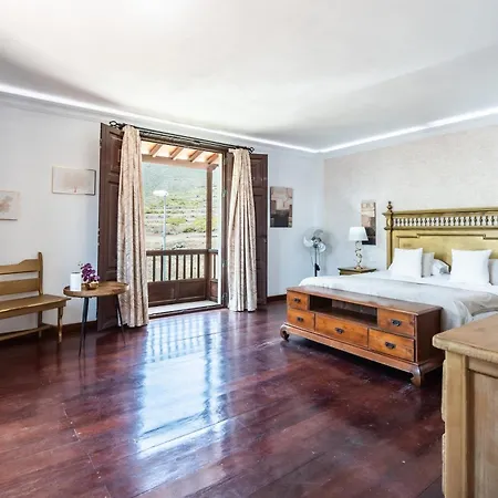 La Rueda Heated Private Pool, Billiard & Bbq
