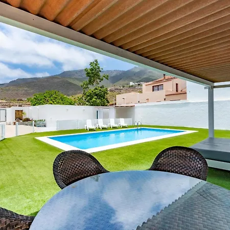 La Rueda Heated Private Pool, Billiard & Bbq Costa Adeje (Tenerife)