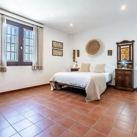 La Rueda Heated Private Pool, Billiard & Bbq Villa