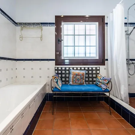 La Rueda Heated Private Pool, Billiard & Bbq Villa
