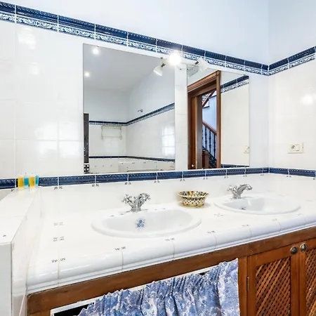La Rueda Heated Private Pool, Billiard & Bbq Villa *